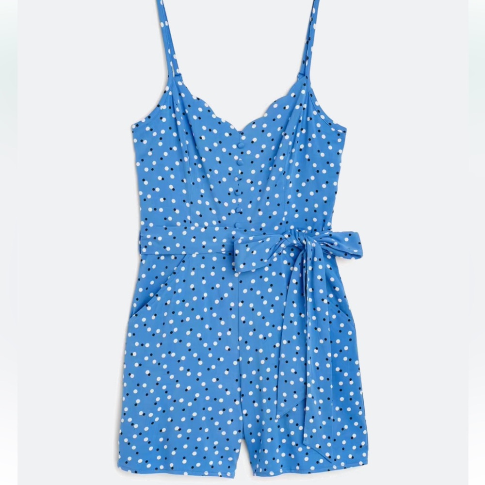Charla Sleeveless Scallop Romper (Blue)